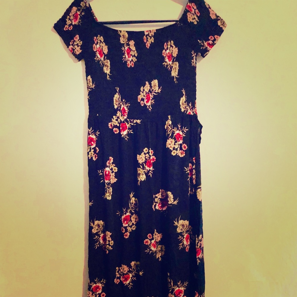 A off the shoulder flower dress